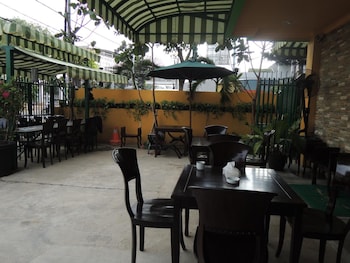 twins hotel manggadua