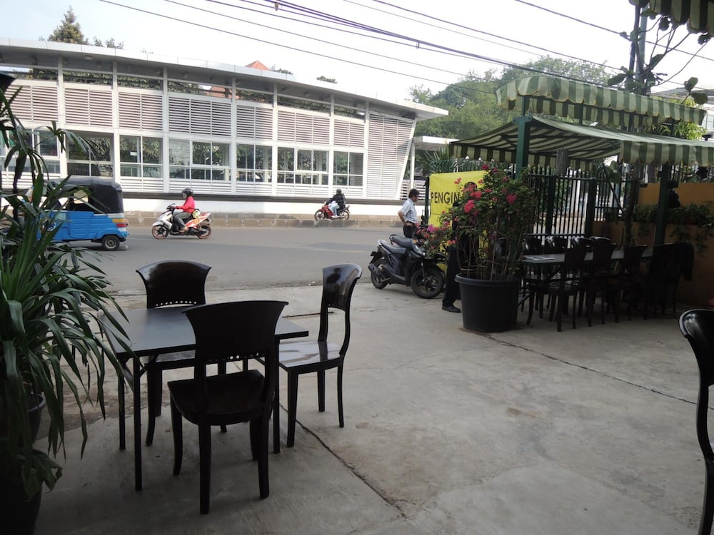 twins hotel manggadua