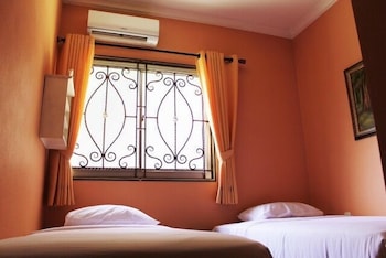 twins hotel manggadua