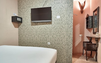 twins hotel manggadua