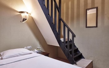 twins hotel manggadua