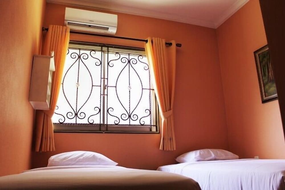 twins hotel manggadua