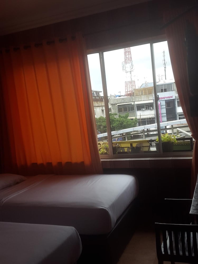 twins hotel manggadua