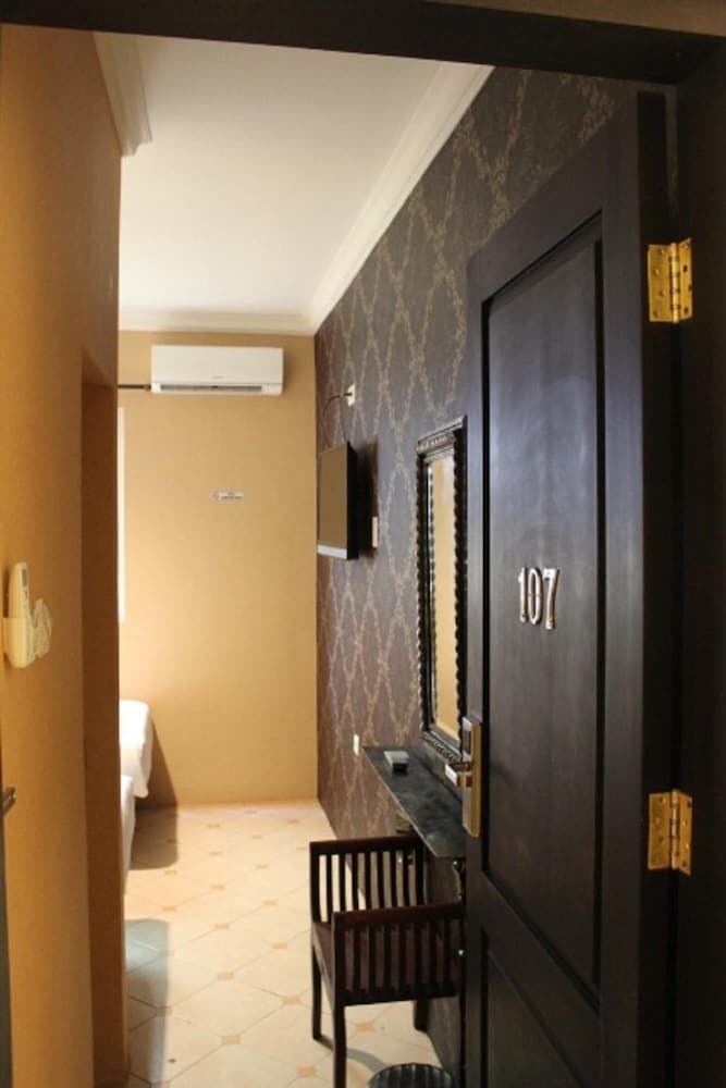 twins hotel manggadua