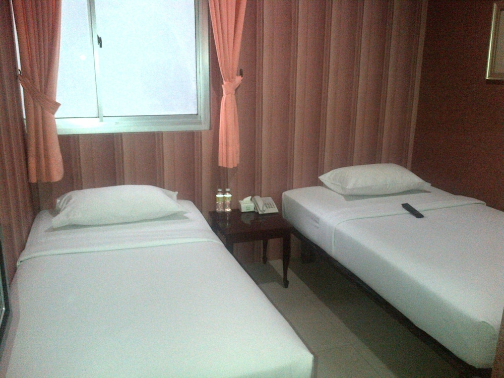 twins hotel manggadua