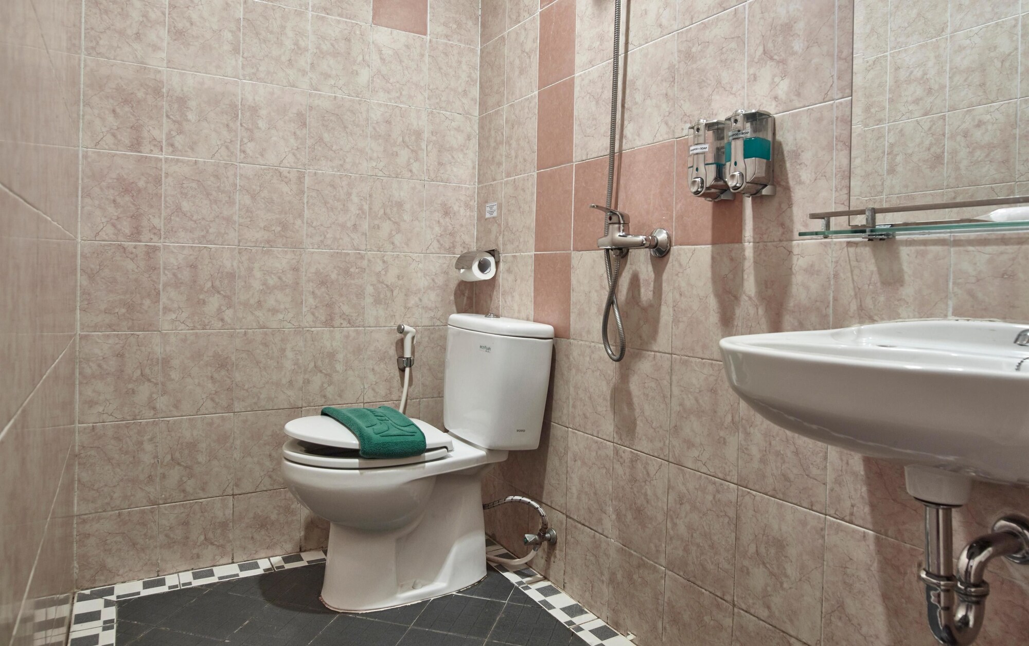 twins hotel manggadua