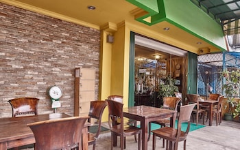 twins hotel manggadua