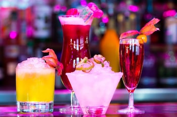 the lounge hotel and bar