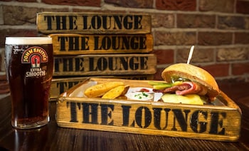 the lounge hotel and bar