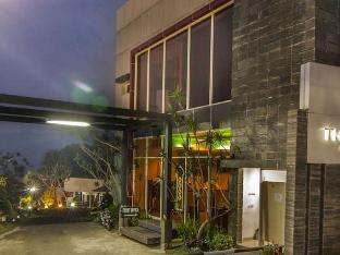 the rizen hotel cisarua