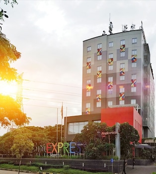 Zuri Express Lippo Cikarang,Cikarang>>Bekasi,4 star