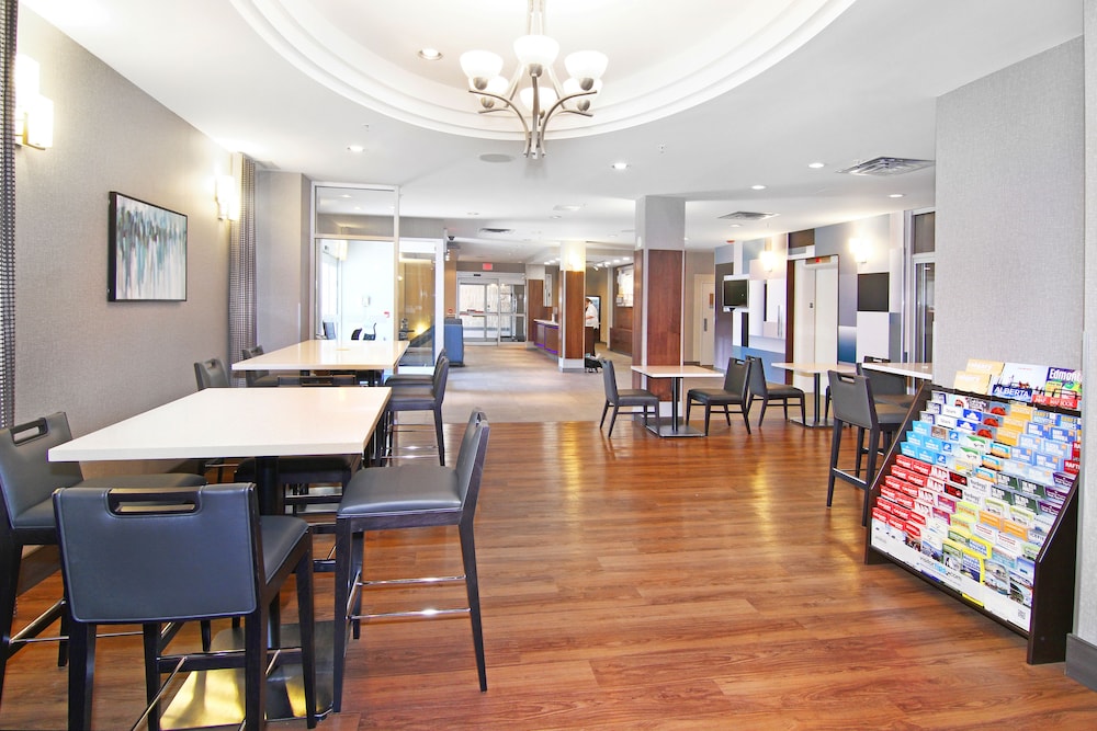 holiday inn express hotel and suites calgary by ihg