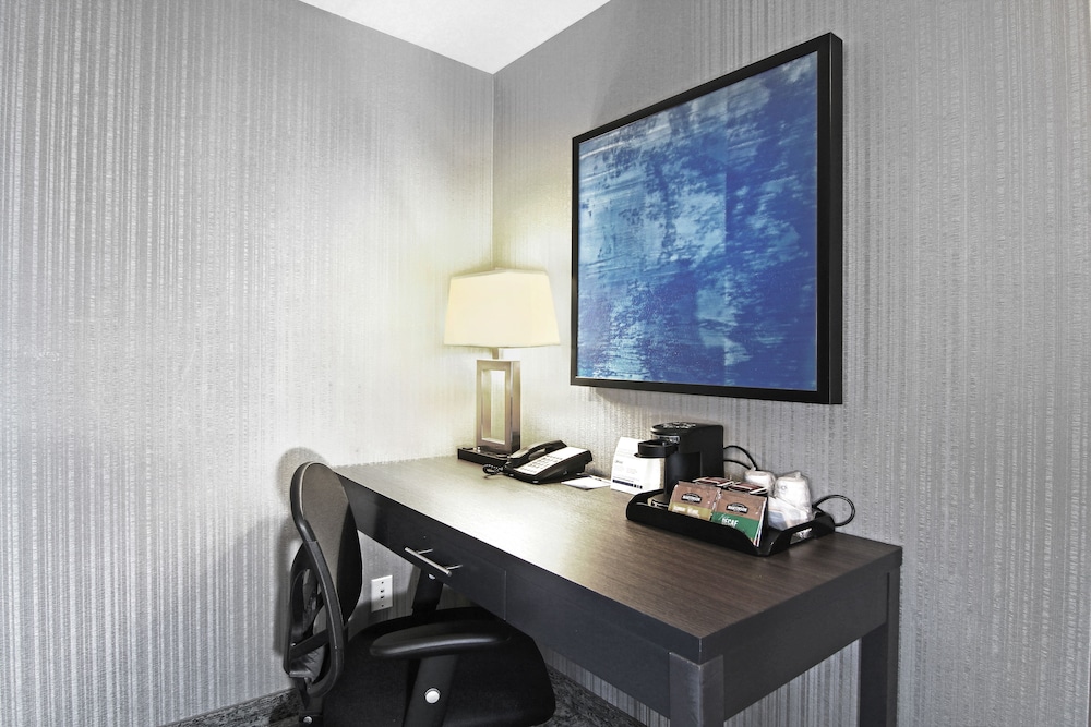 holiday inn express hotel and suites calgary by ihg
