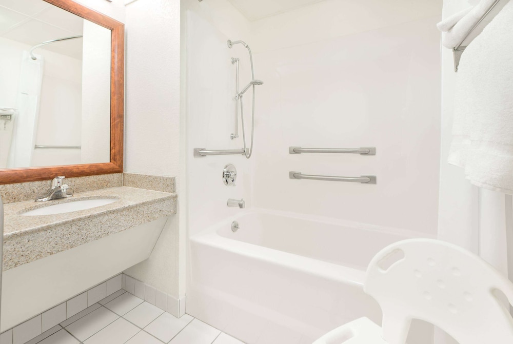 baymont by wyndham springfield south hwy 65