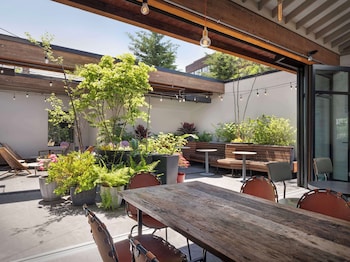 freepoint hotel cambridge tapestry collection by hilton