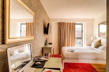 the varsity hotel and spa