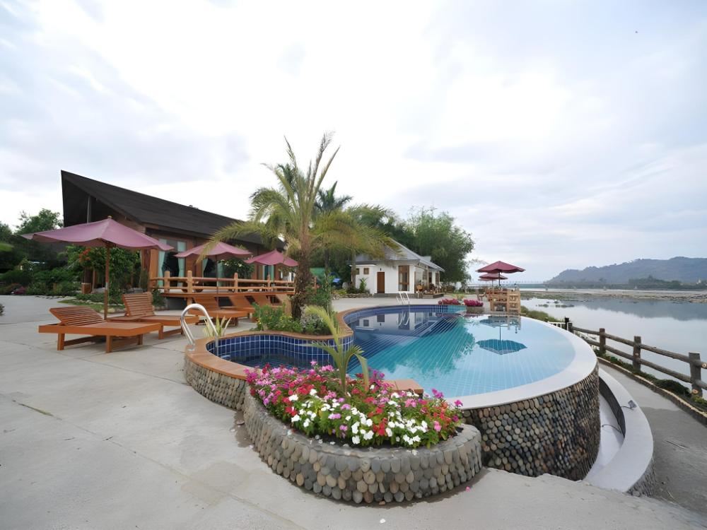 myitkyina plam spring resort hotel