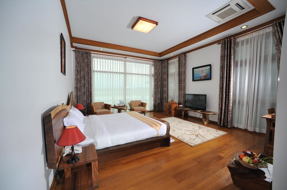 myitkyina plam spring resort hotel