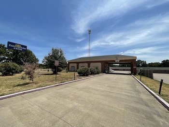 gun barrel executive inn