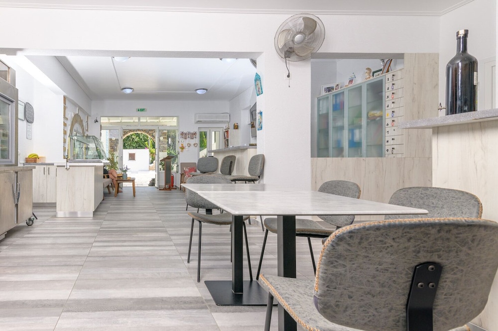 pavlos place