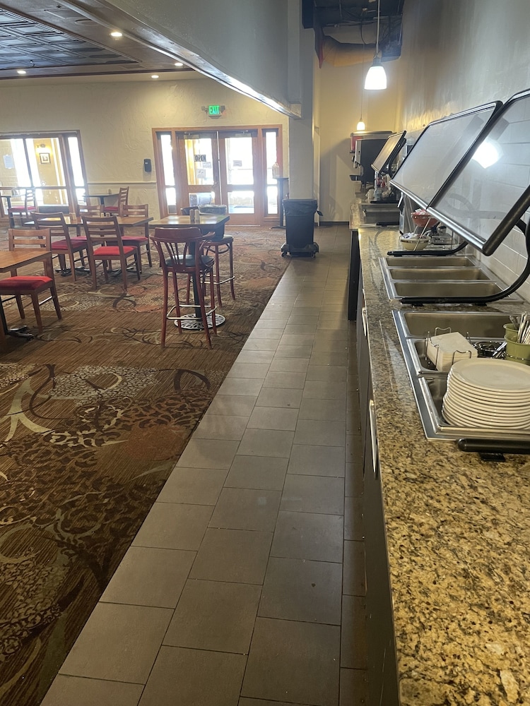 quality inn and conference center greeley downtown