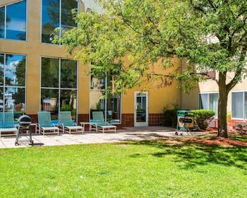 quality inn and conference center greeley downtown