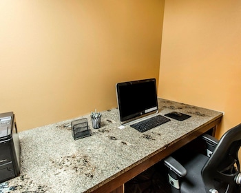 quality inn and conference center greeley downtown