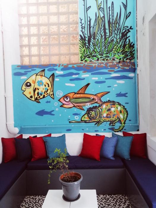 daddy long legs art hotel