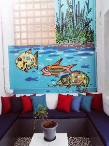 daddy long legs art hotel