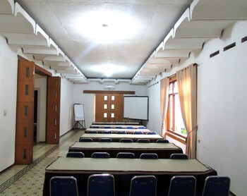 riche heritage hotel