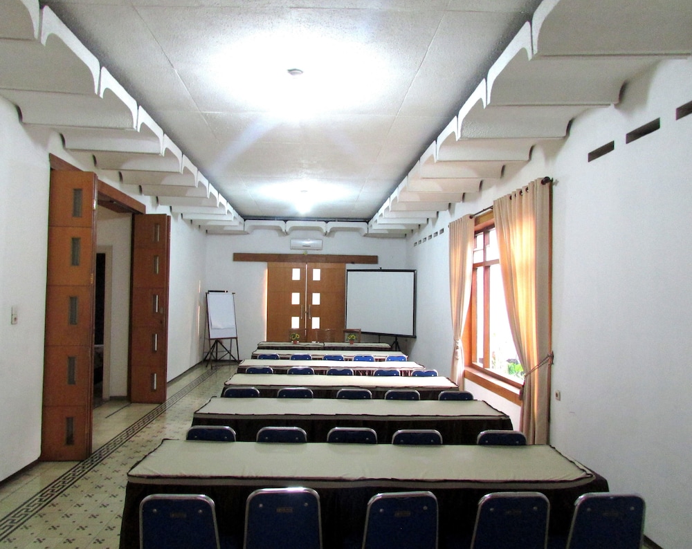 riche heritage hotel