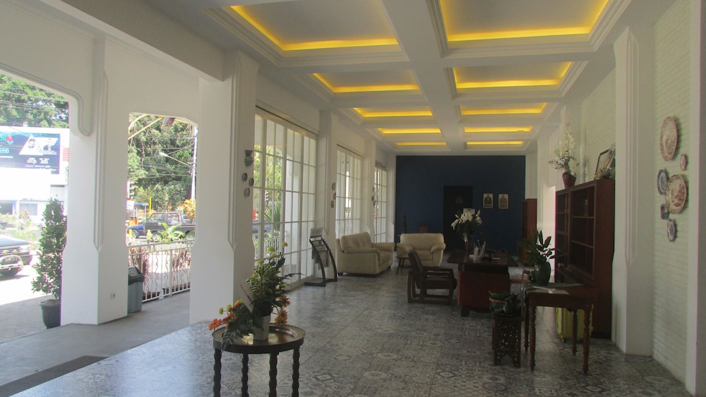 riche heritage hotel