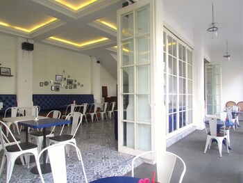 riche heritage hotel