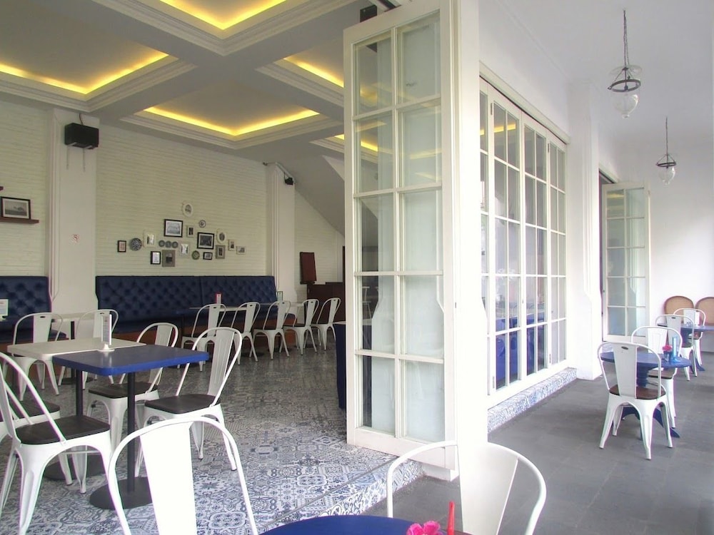 riche heritage hotel