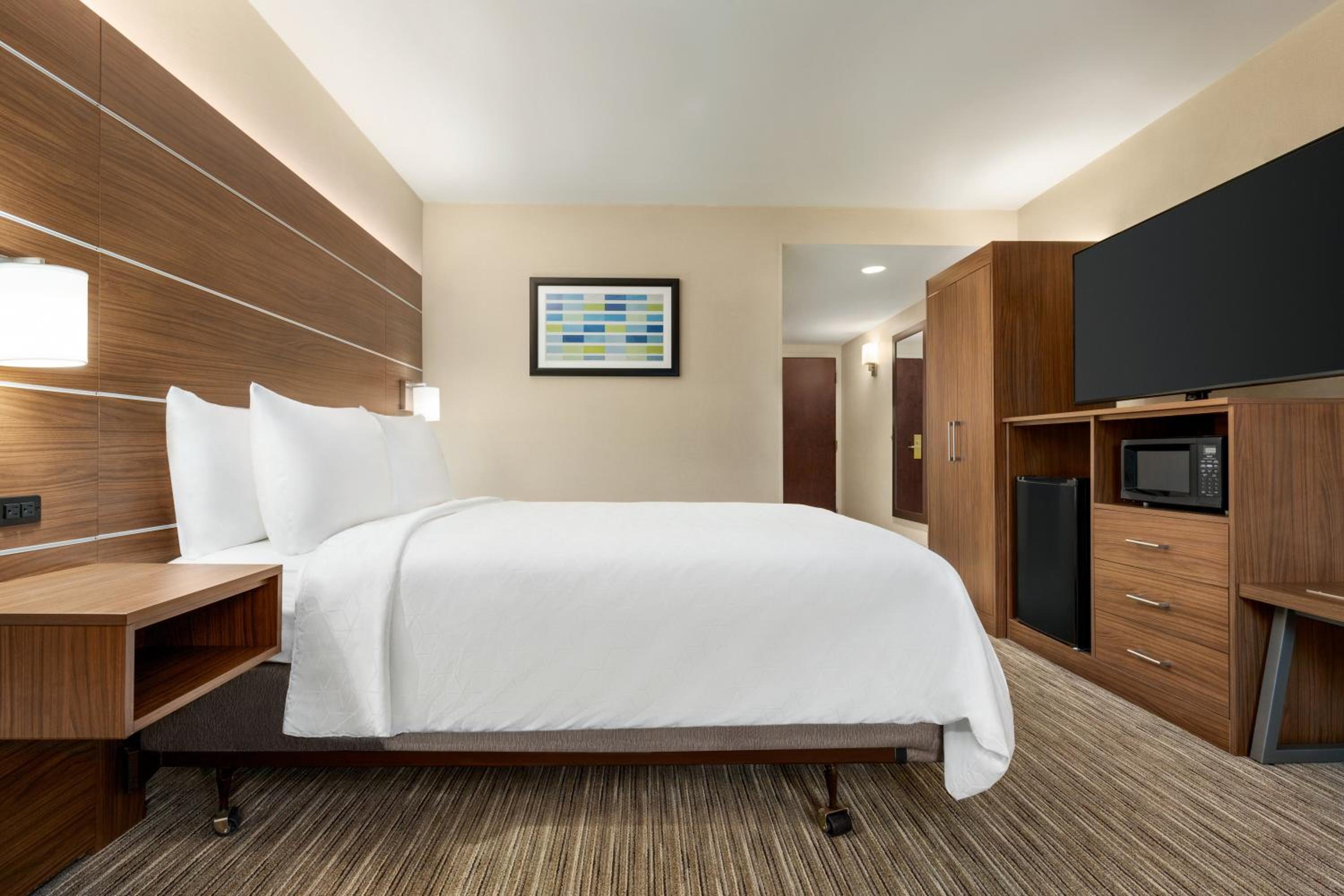 holiday inn express and suites philadelphia mt laurel