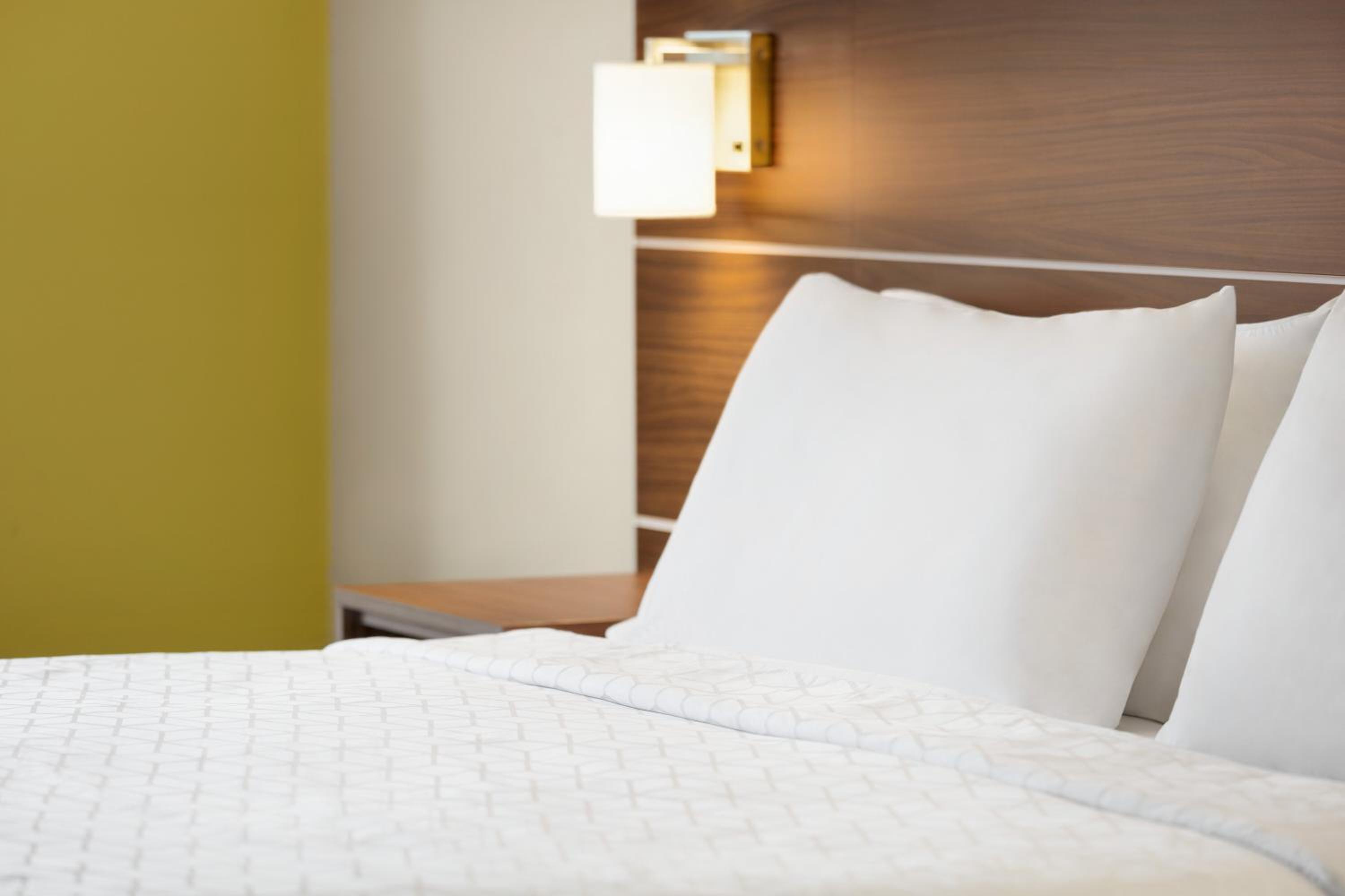 holiday inn express and suites philadelphia mt laurel