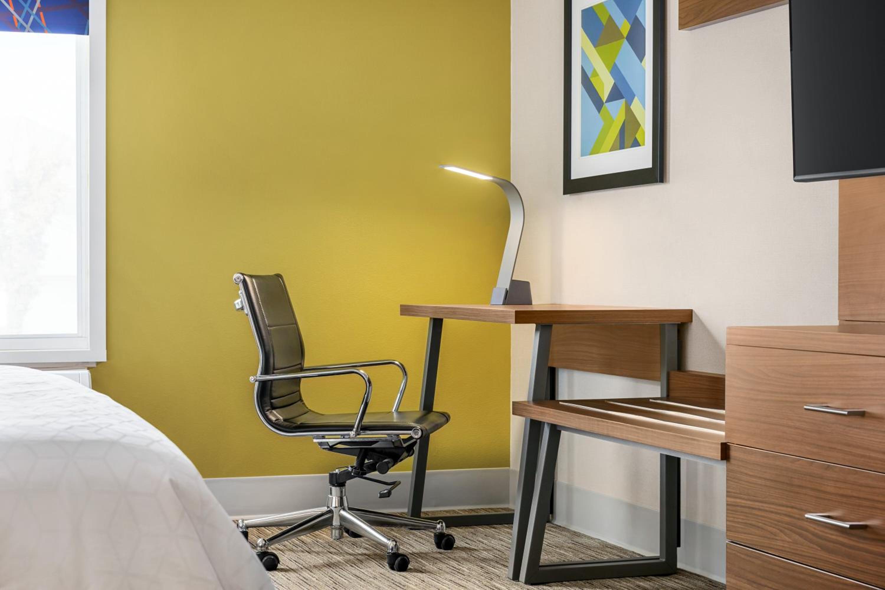 holiday inn express and suites philadelphia mt laurel