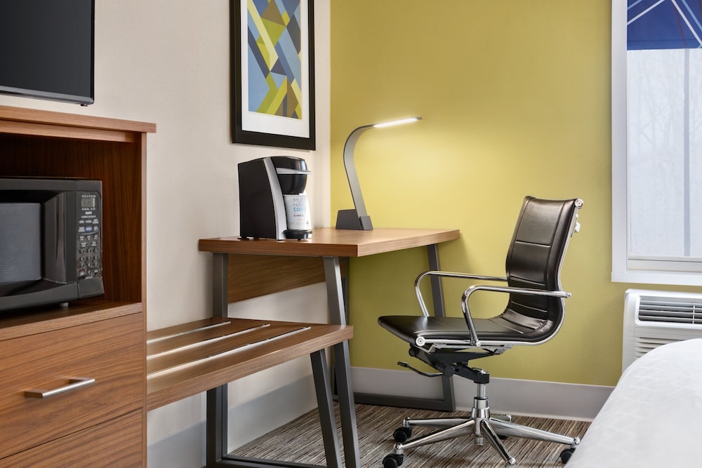 holiday inn express and suites philadelphia mt laurel