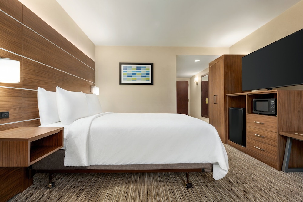 holiday inn express and suites philadelphia mt laurel