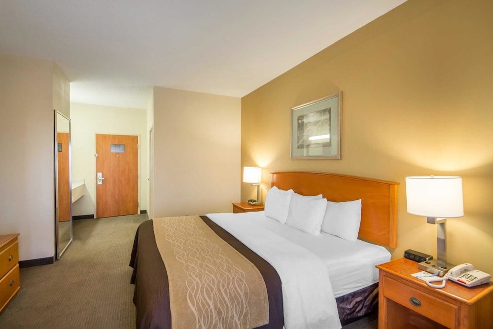 quality inn and suites midamerica industrial park area