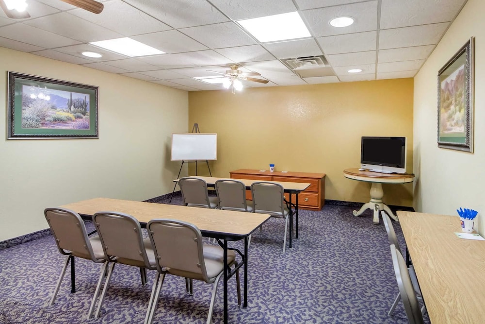 quality inn and suites midamerica industrial park area