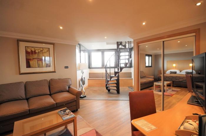 the mansefield hotel