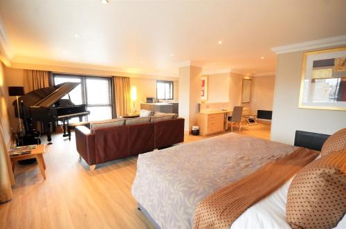 the mansefield hotel