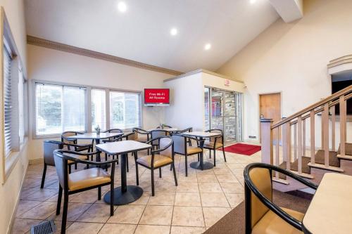red roof inn clifton park