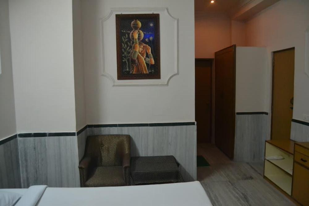 hotel menaal residency