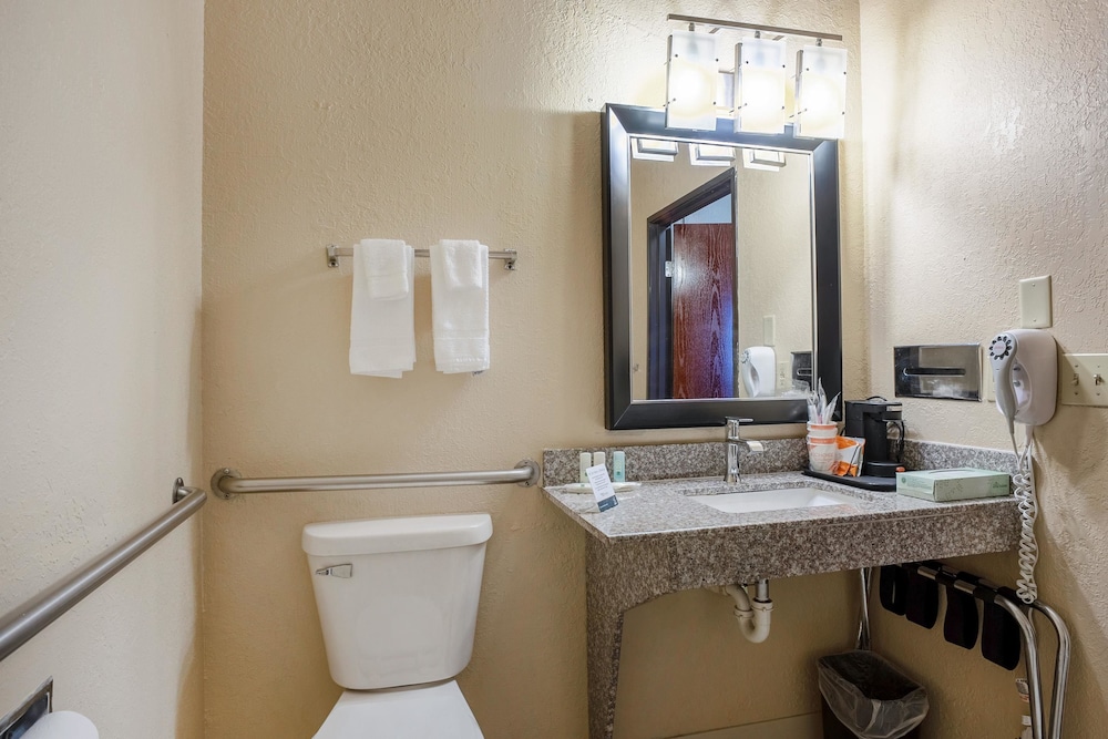 quality inn galesburg near us highway 34 and i 74