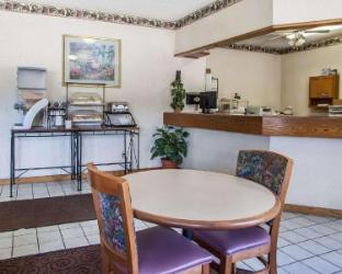 quality inn galesburg near us highway 34 and i 74