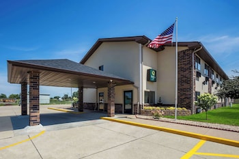 Quality Inn Galesburg Near Us Highway 34 And I-74,Near Carl Sandburg Mall,3 star