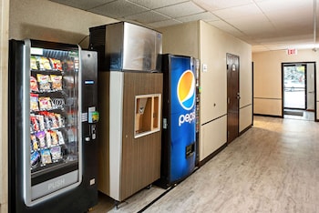 Quality Inn Galesburg Near Us Highway 34 And I-74,Near Carl Sandburg Mall,3 star
