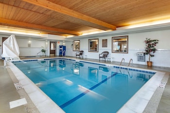 Comfort Inn & Suites Geneva - West Chicago,Batavia>>Aurora,3 star